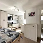 アパート Golden Luxe - House Sea View リド・ディ・カマイオーレ