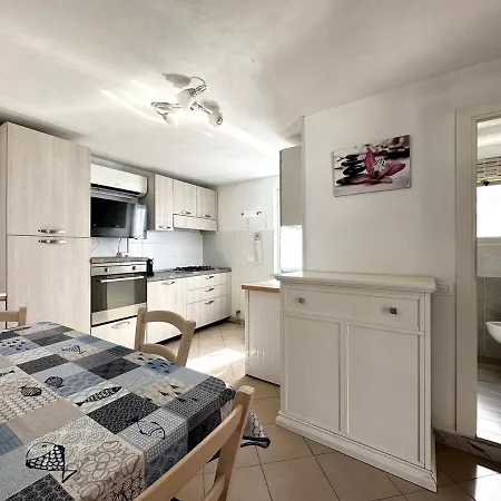 דירה Golden Luxe - House Sea View לידו די קאמאיורה
